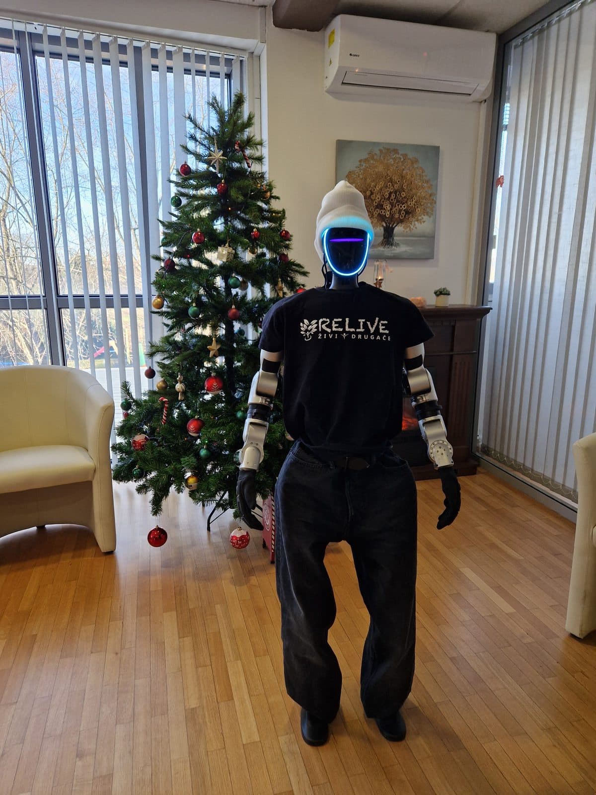 Robot v centru Relive