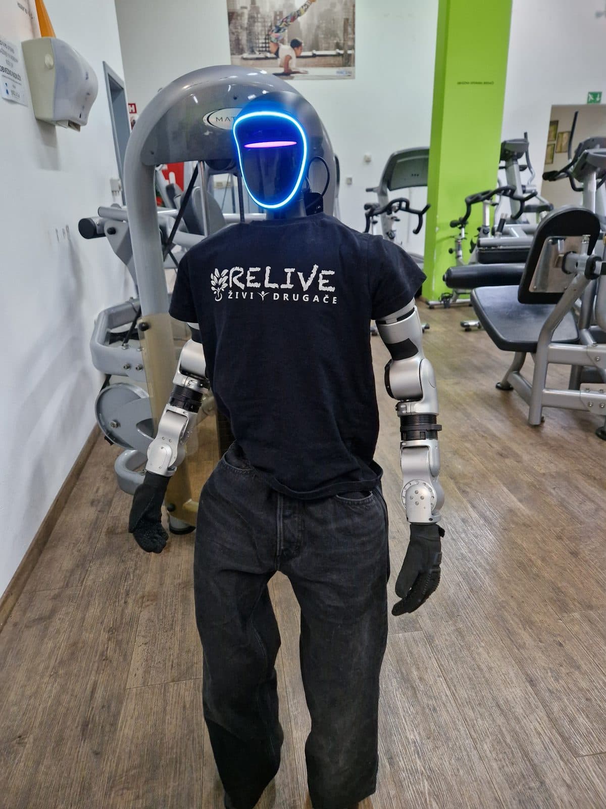 Robot v centru Relive